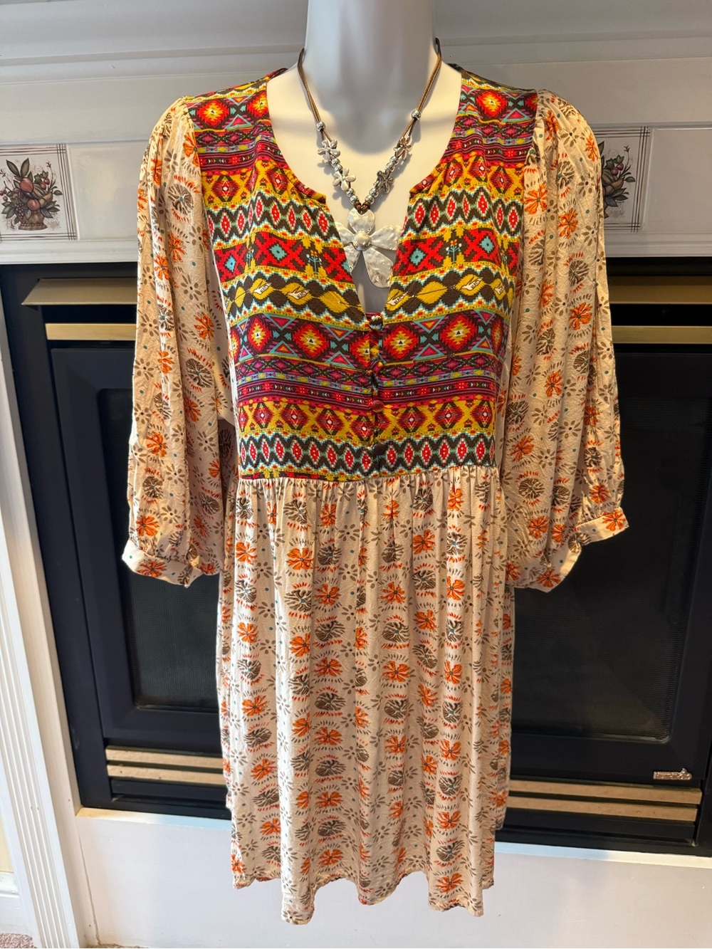 Bohemian UMGEE M/L vibrant flowered extra long 3/4 sleeves top - Picture 5 of 6